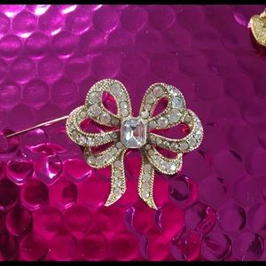 Rhinestone brooch (bow tie)